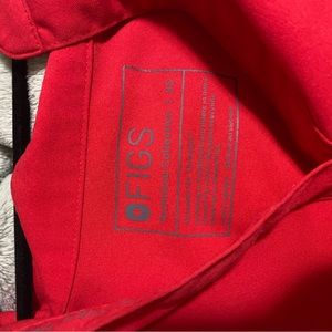 Figs Rafaela pop red top size XS